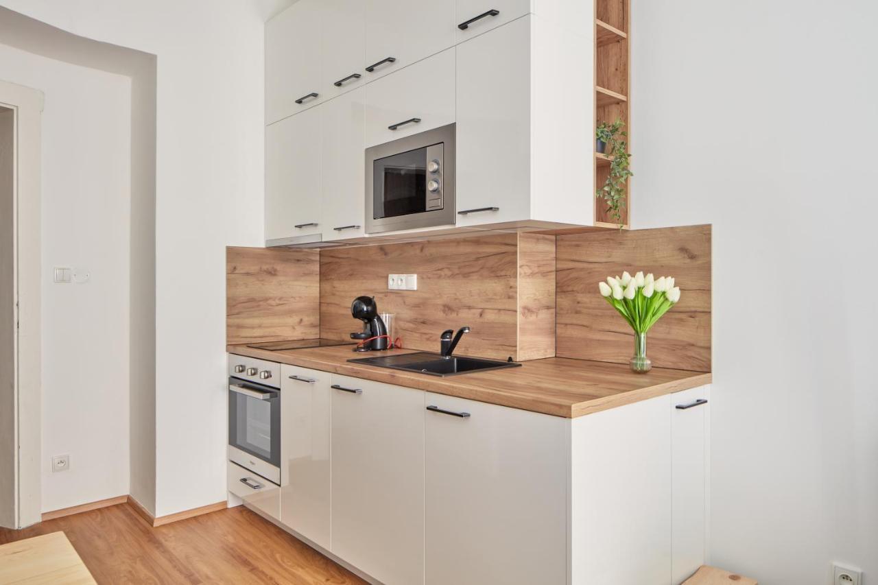 Days - Modern W Easy Access Praga