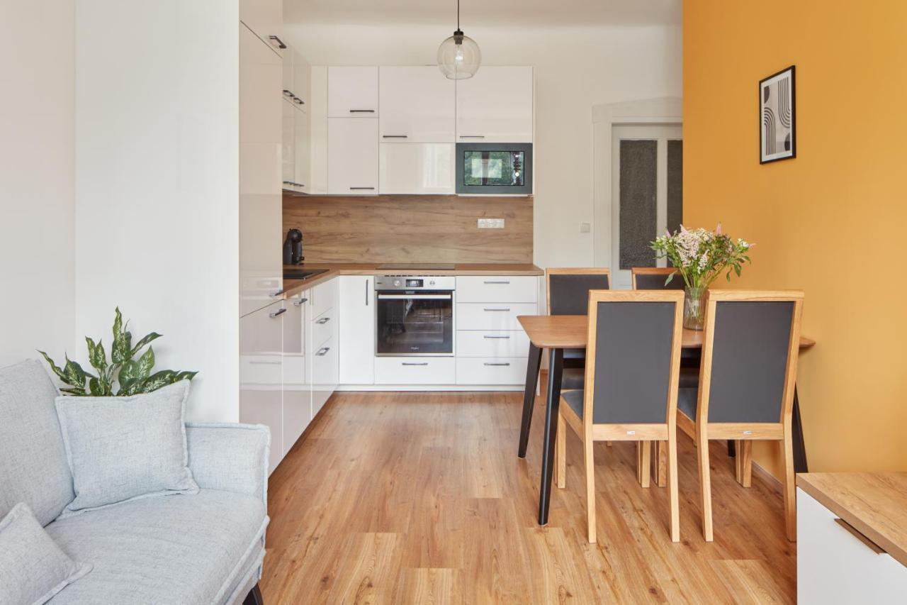 Days - Modern W Easy Access Praga